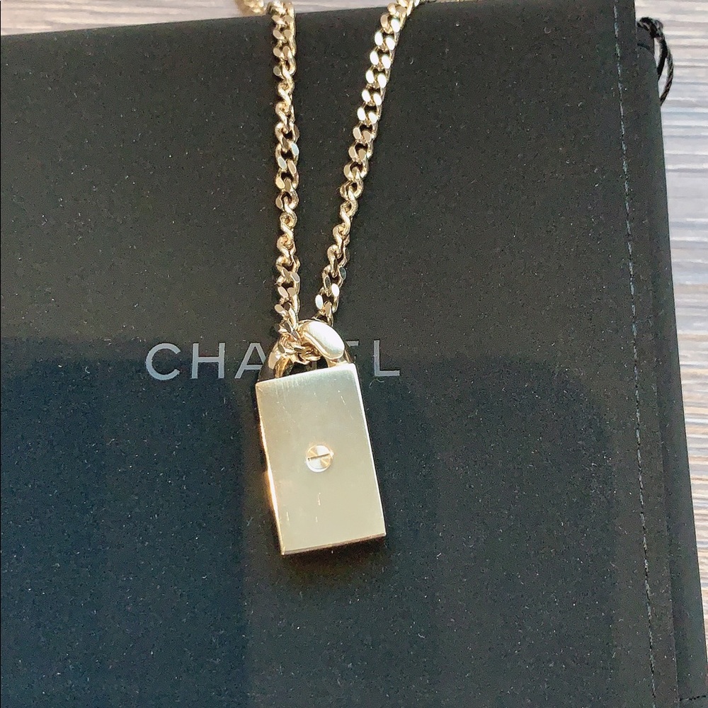 Chanel Gold-Tone Rectangular Cc Logo Pendant Neck… - image 6